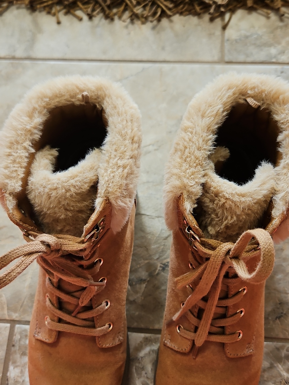 Faux-Fur Lined Tan Women’s Lace-Up Ankle Boots Size 8 - Picture 7 of 9